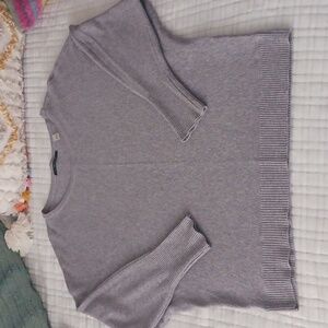 TAHARI GREY SWEATER LIGHTWEIGHT